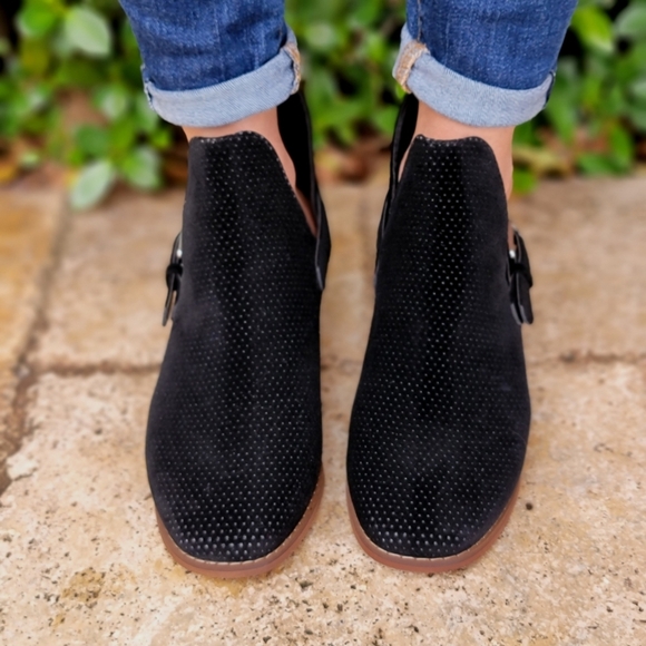 Women's Black Side Kicks Buckled Cut Out Booties - Picture 4 of 6